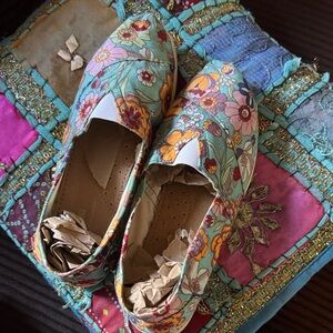 Mudo Floral Canvas Slip-On Shoes